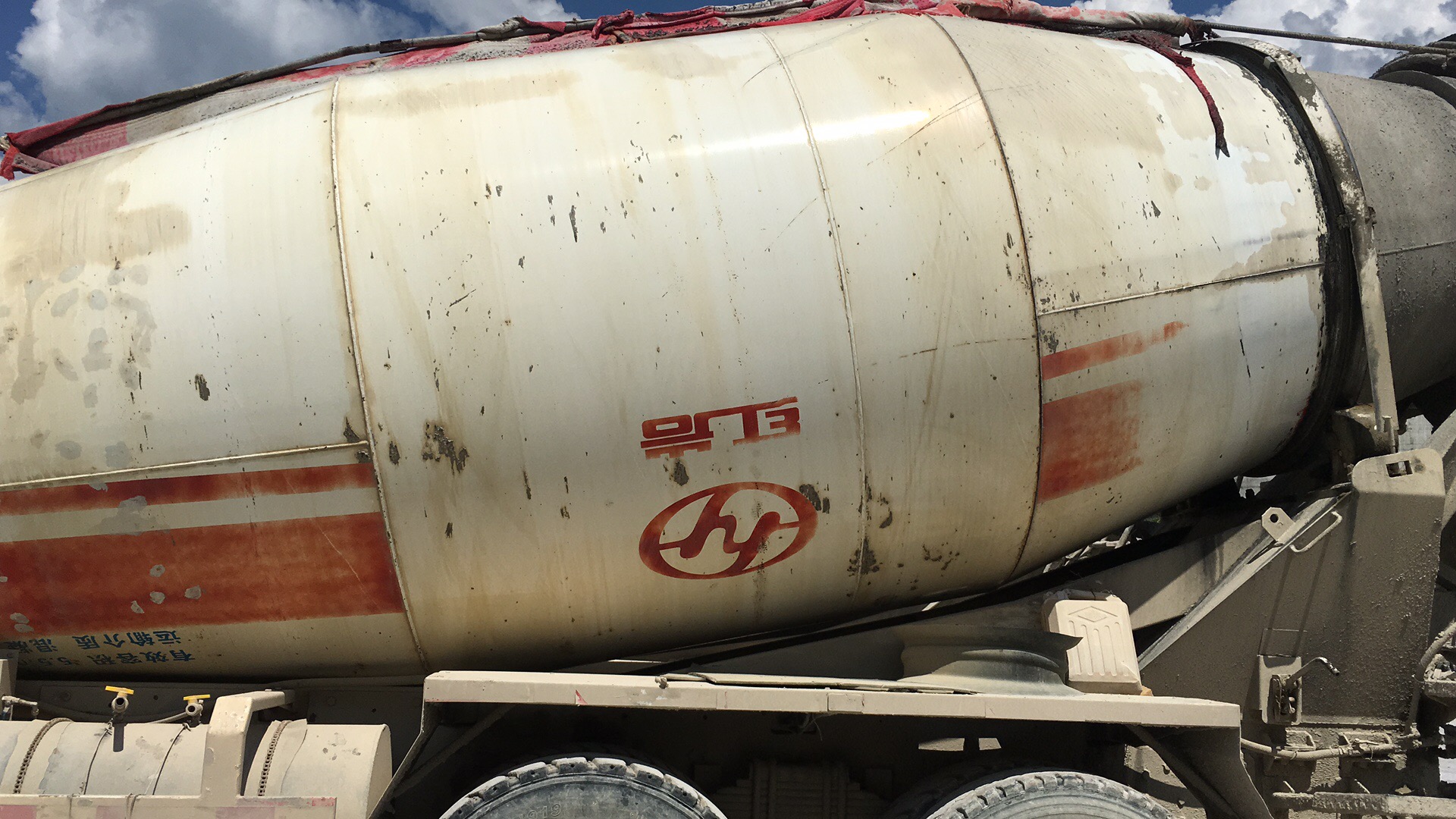 龙里二手搅拌车-梁山县通源汽贸有限公司图1