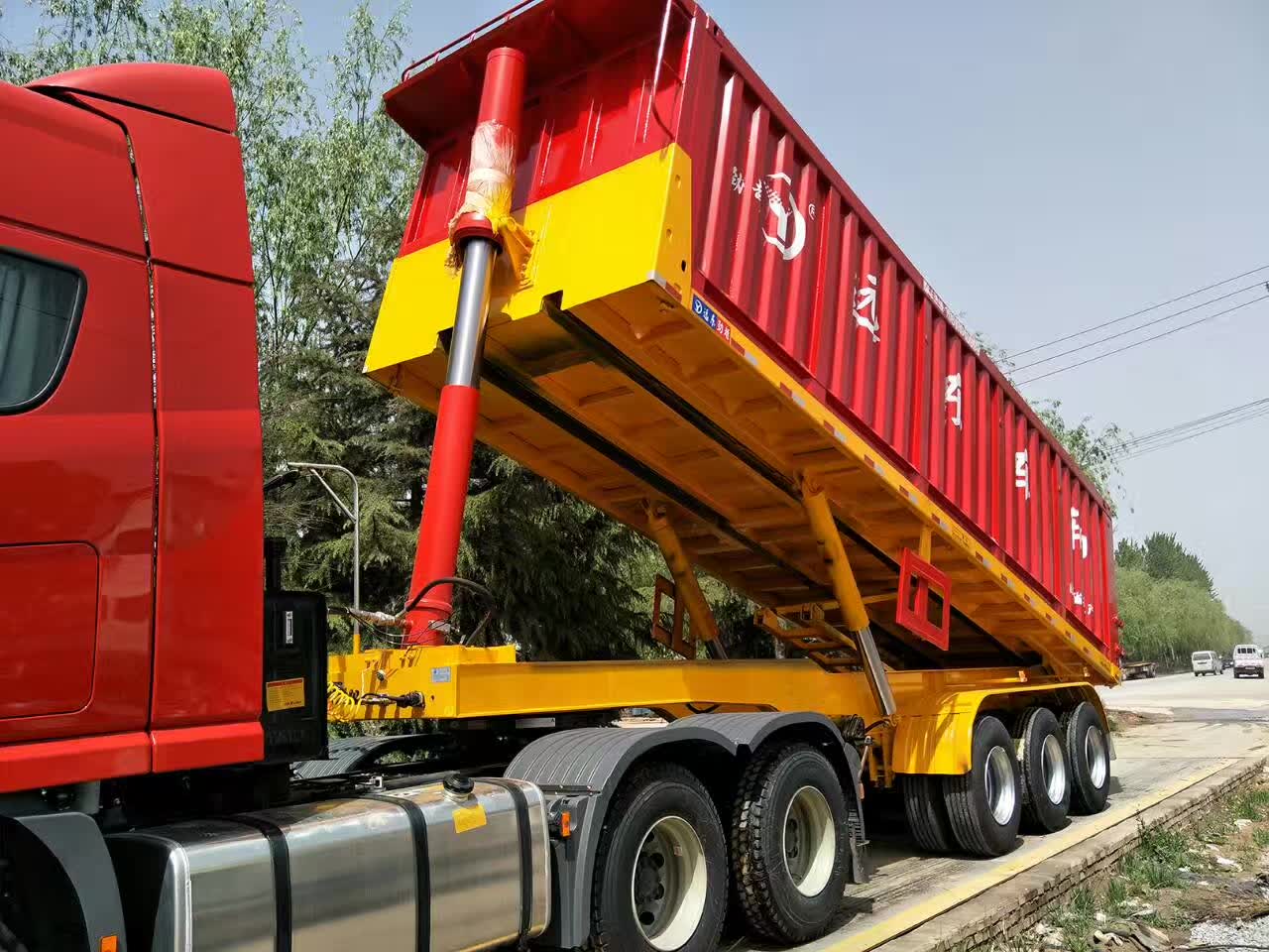 求购沛县后翻自卸半持车-梁山县远东交通设备图1