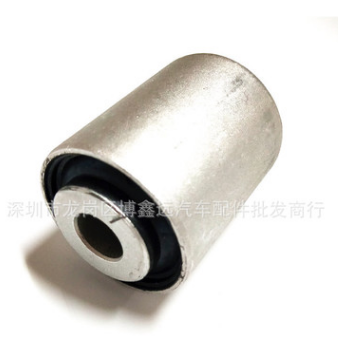 JEEP大切诺基下悬挂胶套下摆臂衬套下控制臂胶套新款5168158AC