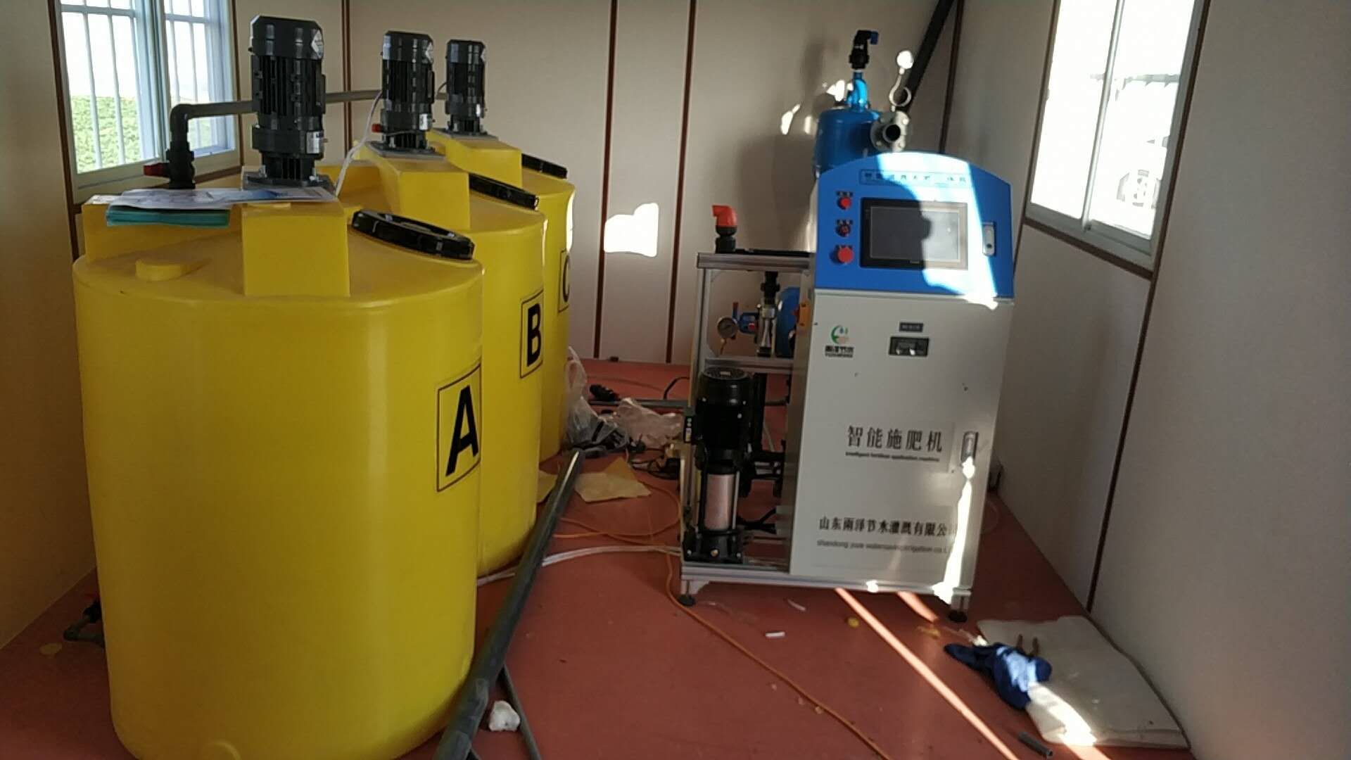 果树大棚施肥机 /山东雨泽节水灌溉图1