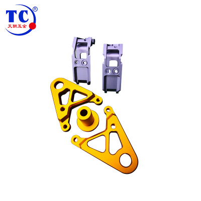 供应非标定制螺丝及轴类专业金属五金配件加工机械手结构组件加工