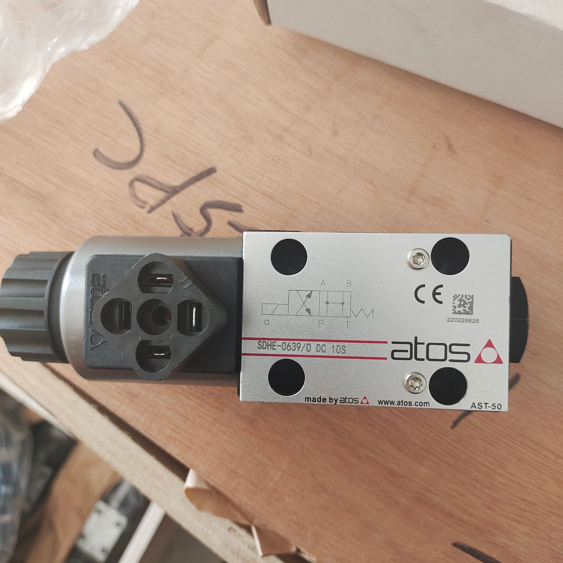 ATOS阿托斯液压电磁换向阀SDHE-0639/0 24DC 现货库存 优惠