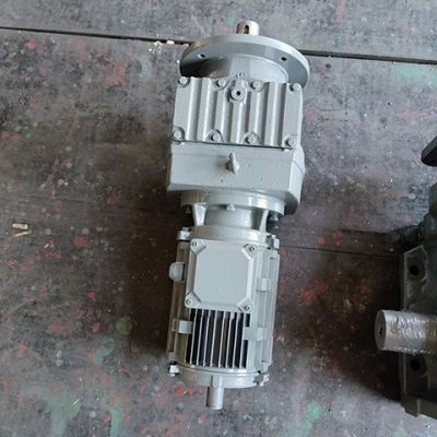 厂家供应DR系列斜齿轮硬齿面减速机立式安装带法兰 东霸传动图4