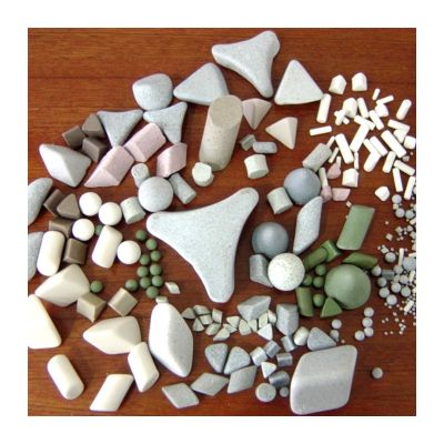 广东厂家直供 高铝瓷研磨石 高频瓷抛光石 棕刚玉圆球 斜三角磨料图5