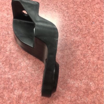 适用17-19雪佛兰探界者右水箱支架冷凝器支架84981710图2