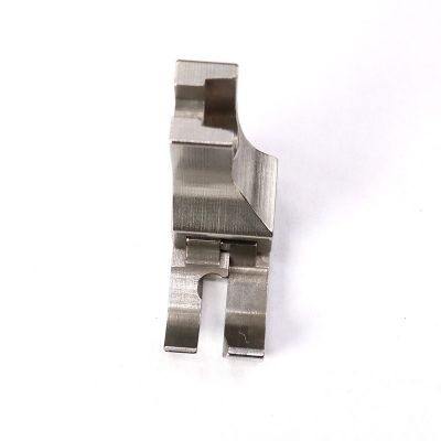 进口底加宽款全钢高低压脚 CR3/32E右间线2.5 中厚料明线止口压脚图4