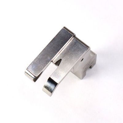 进口底加宽款全钢高低压脚 CR3/32E右间线2.5 中厚料明线止口压脚图3