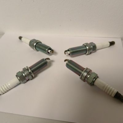 适用于汽车火花塞A2701590700 SILZKFR8E7S适用于奔 驰M270271图2