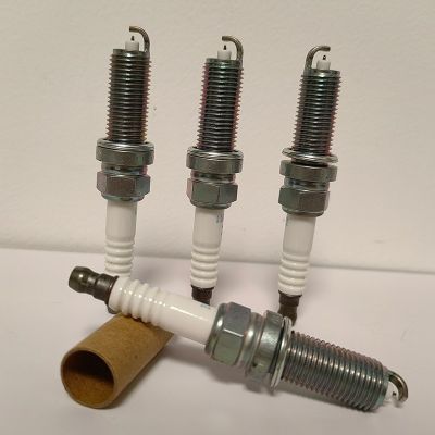 适用于汽车火花塞A2701590700 SILZKFR8E7S适用于奔 驰M270271图4