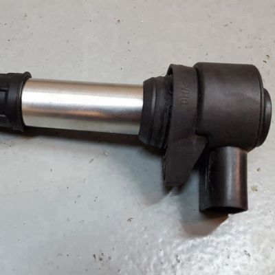 跨境适用宝马M34.0E92E92S65 12137838388 UF597点火线圈高压包图4